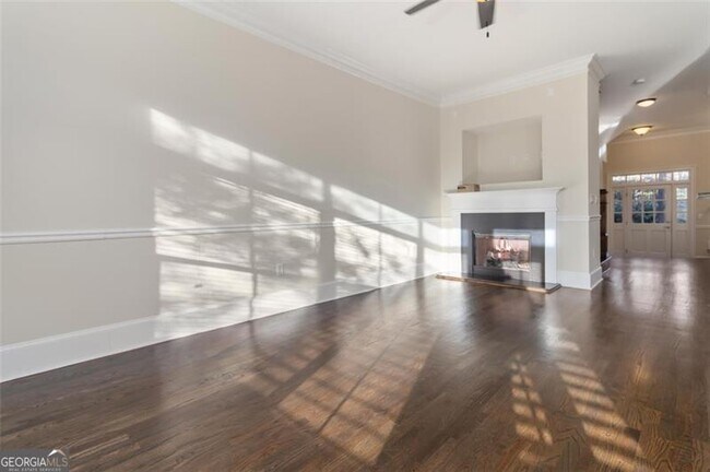 Building Photo - 5460 Glenridge View NE