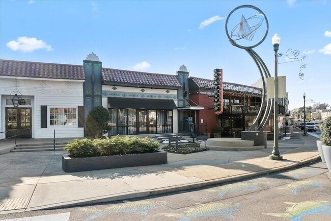 Building Photo - 2046 Courtland Pl