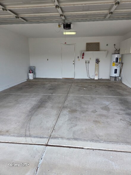 Building Photo - 8631 W Monte Vista Rd