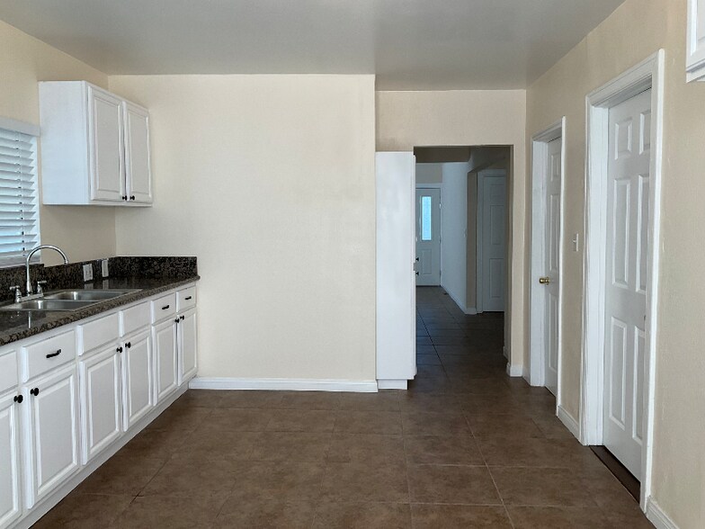 Building Photo - 1118 Clela Ave