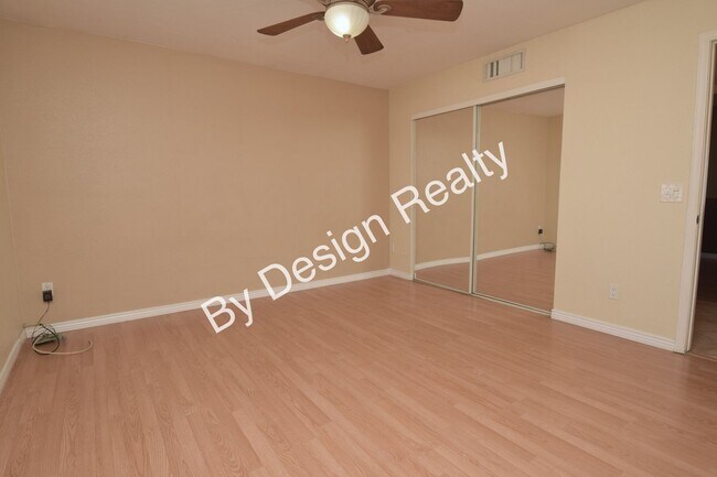 Building Photo - Eastside 3 Bed 2 Bath Gem with 2 Car Garage and Large Private Fenced Yard