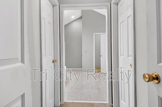 Building Photo - 404 Topaz Trail