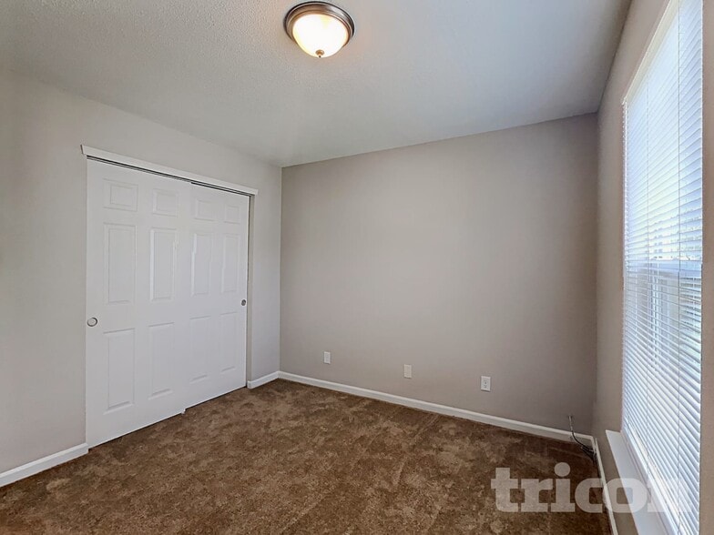 Building Photo - 6750 Kinnerton Dr