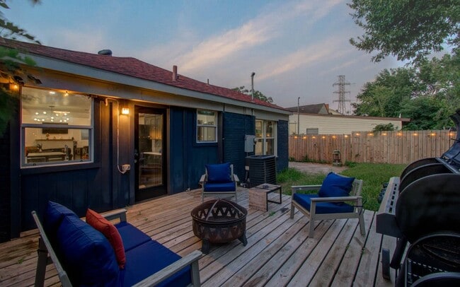 Building Photo - 5312 Jefferson St