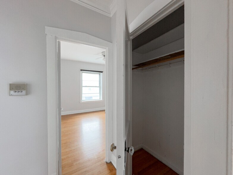 Building Photo - 4404 N Winchester Ave