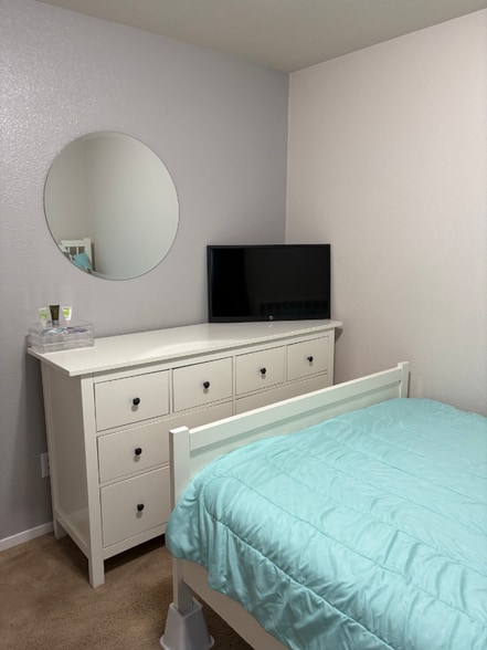 Building Photo - 9100 Loganberry Dr