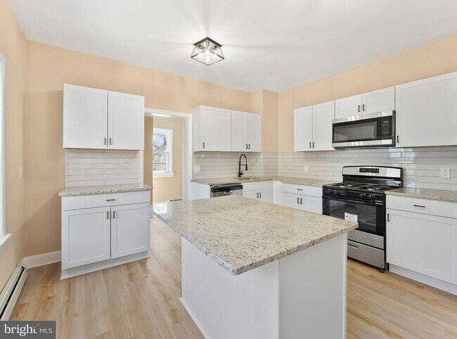 Building Photo - Charming 3BR House in Trenton