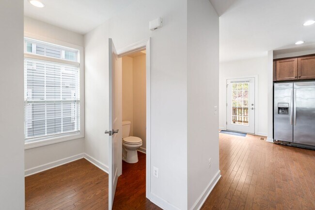 Building Photo - 2410 Winthrop Dr