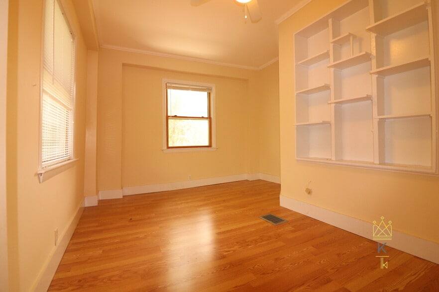 b1 - 111 Longwood Ave