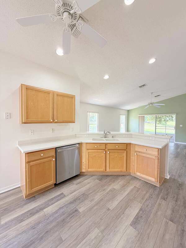 Building Photo - 240 Center Oak Cir