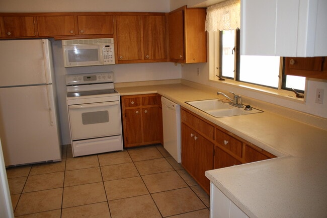 Building Photo - 3508 Piermont Dr NE