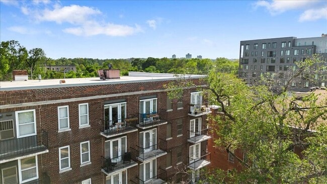 Primary Photo - 5630 Pershing Ave