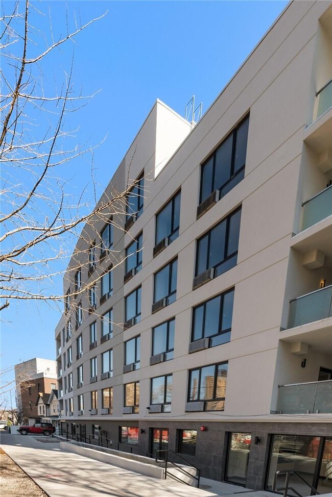 Building Photo - 3436 Kingsbridge Ave
