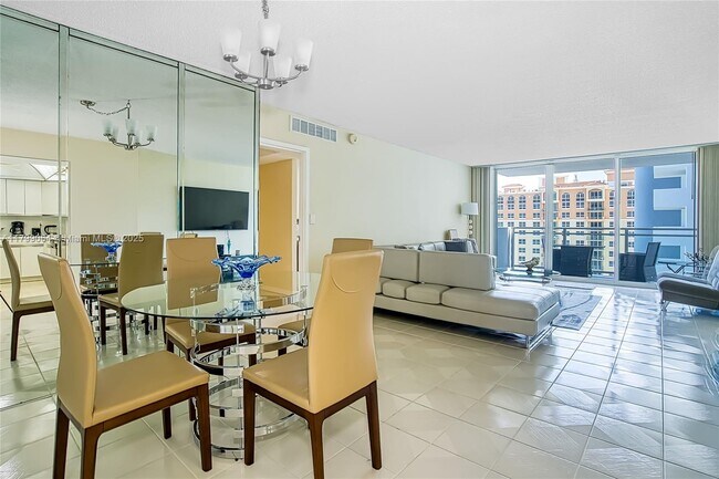 Building Photo - 2030 S Ocean Dr