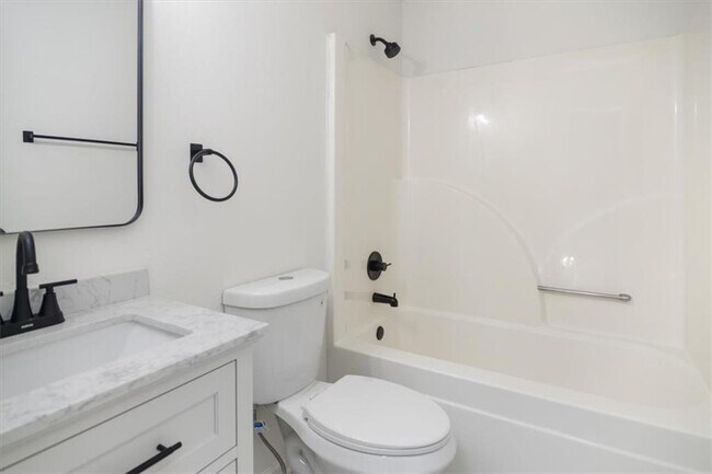 Building Photo - 4033 Ravenwood Ct