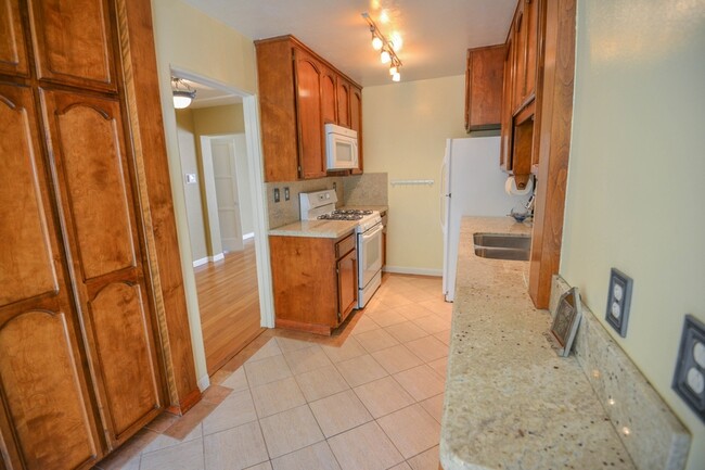 Building Photo - 1519 Glenwood Dr