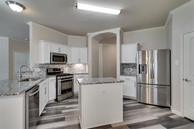 Building Photo - 9604 Palm Valley Dr