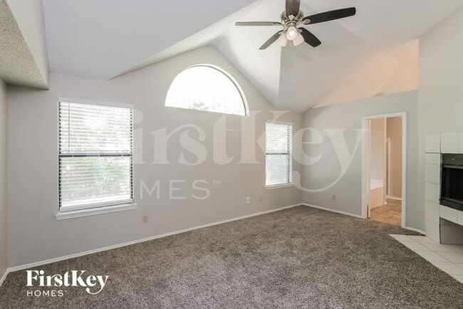 Building Photo - 701 Long Hill Ct