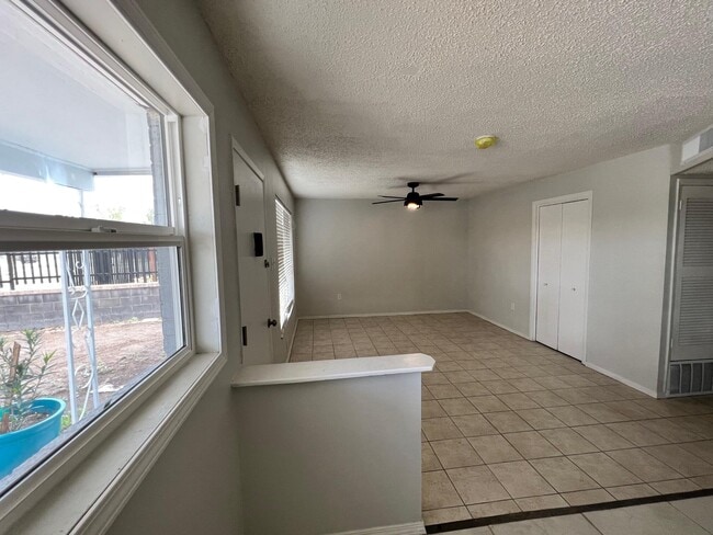 Building Photo - 202 Mango Rd