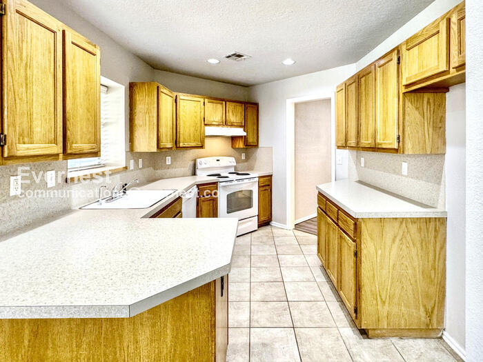 Building Photo - 1201 W 112th St