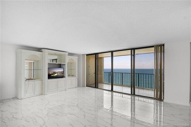 Building Photo - 8750 S Ocean Dr