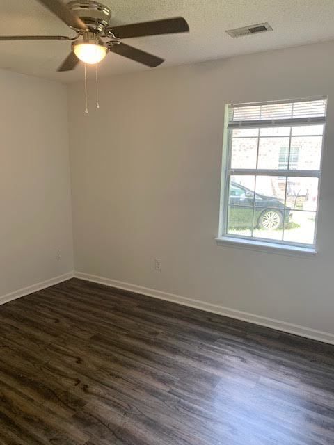 Building Photo - 1100 Holden Dr