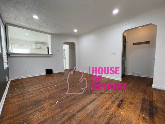 Building Photo - Summer Special~ 3 BEDROOM 1 BATH BUNGALOW ...