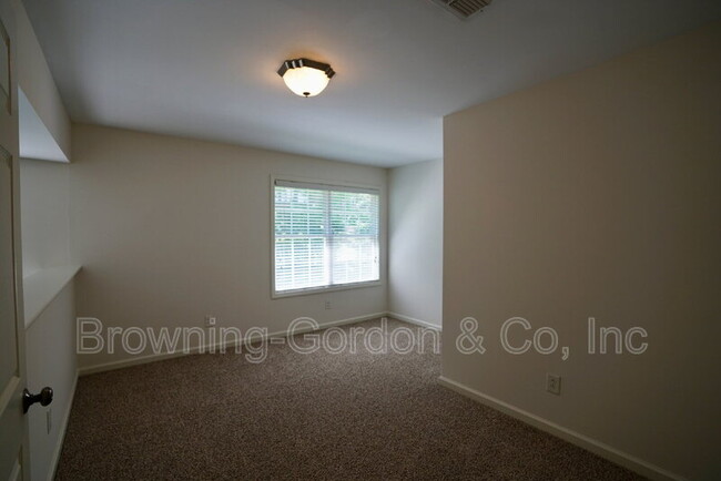 Building Photo - 3400 Love Cir