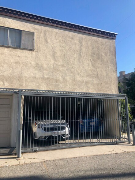 Building Photo - 10823 Camarillo St