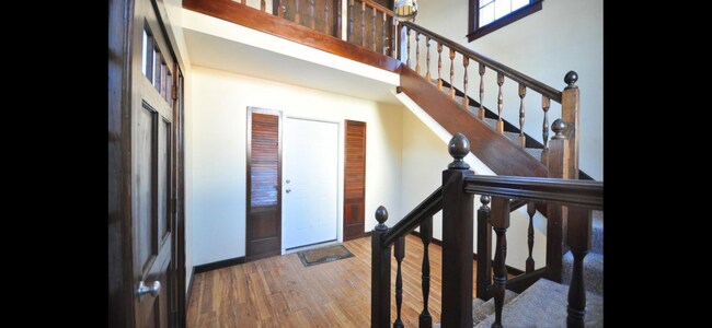 Building Photo - 54 Bridge St