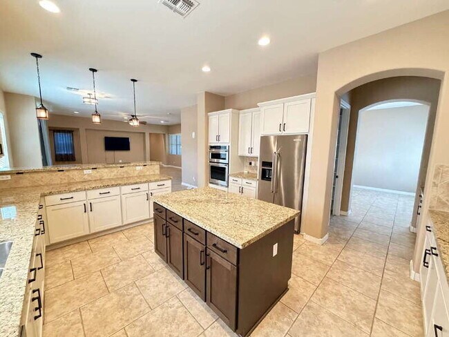 Building Photo - 6250 S Rochester Dr