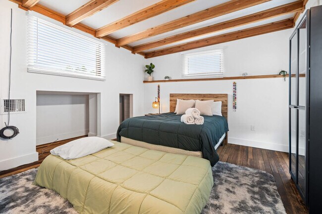 Building Photo - 9801 Mor Dr