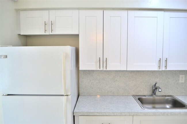 Building Photo - 4209 NE 21st Ave