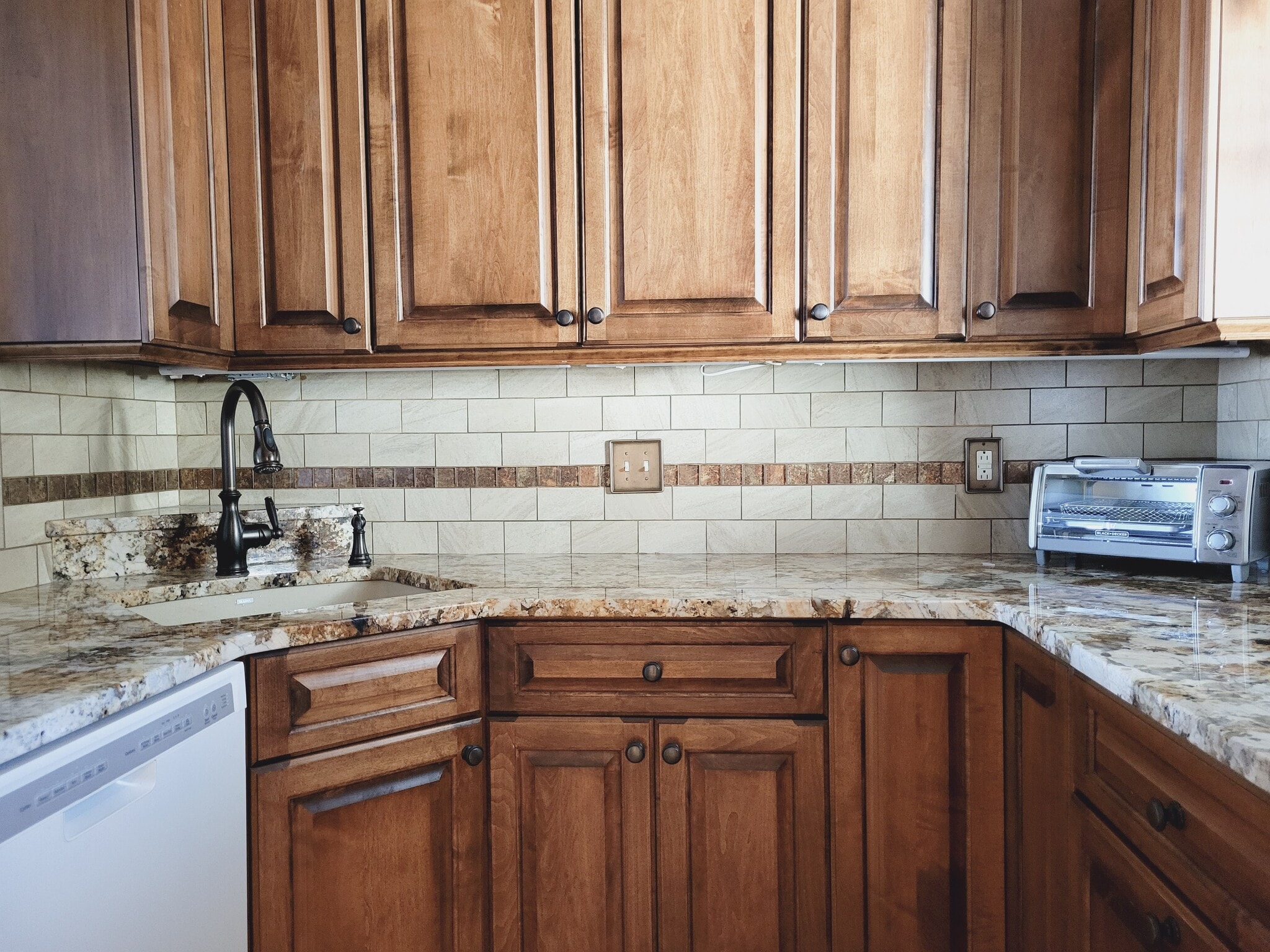 Great Counter Space - 4536 Ohio St