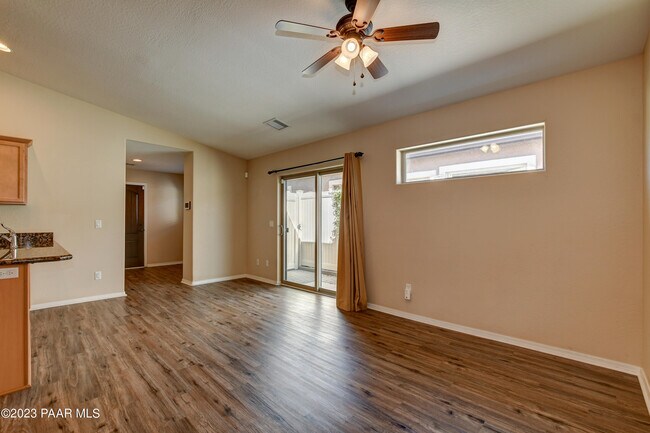 Building Photo - 915 Gail Gardner Way