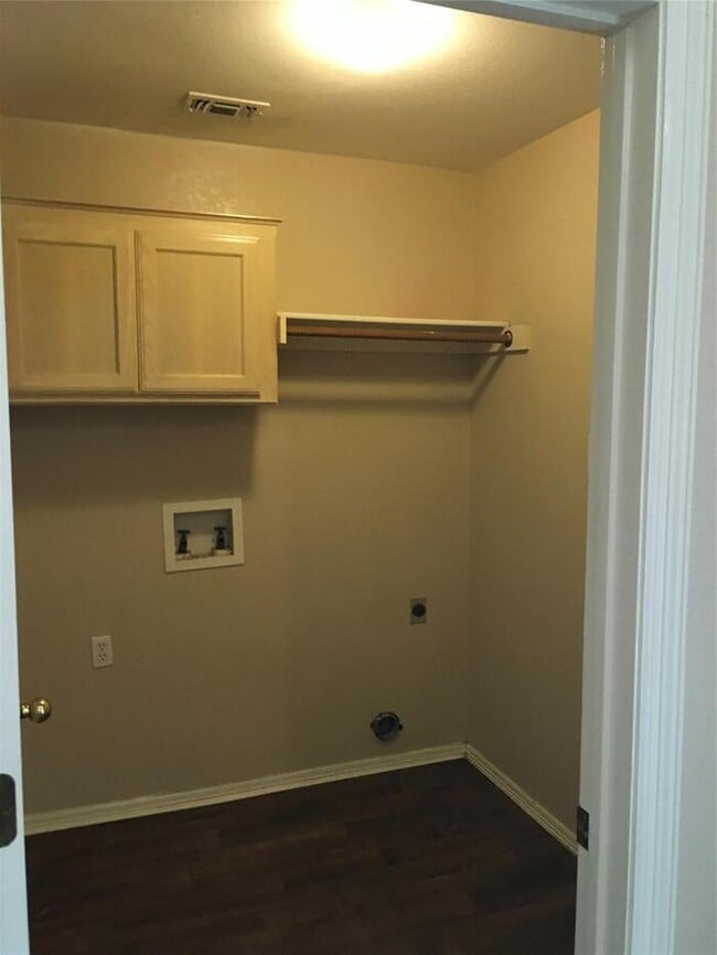 Building Photo - Eagle Mountain ISD 3 bedroom 2.5 bath plus office!