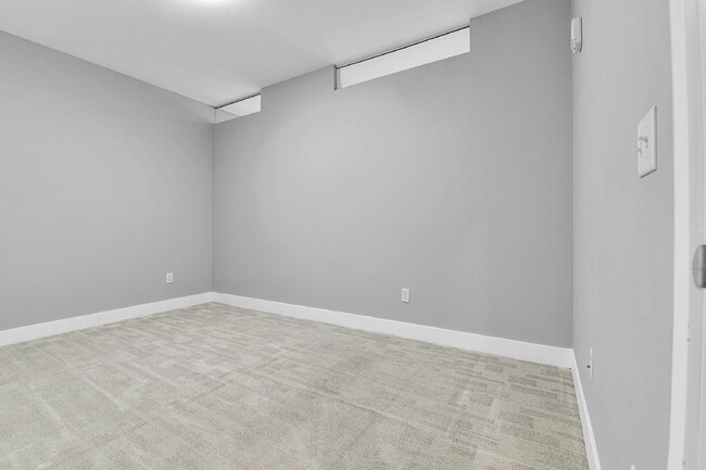 Building Photo - $1,540.95 - 1 Bed, 1 Bath Condo with In Unit Laundry in a Secured Building with an Elevator!