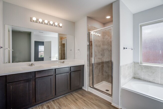Building Photo - 3352 Lauren Nicole Ln