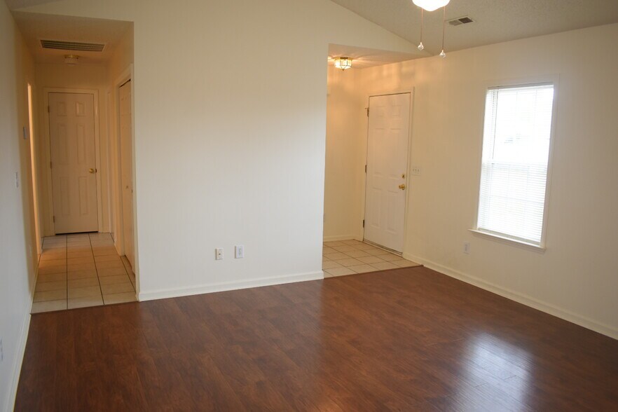 Building Photo - 2500 Hawes Ct