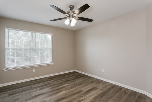 Building Photo - 2431 Fox River Ln