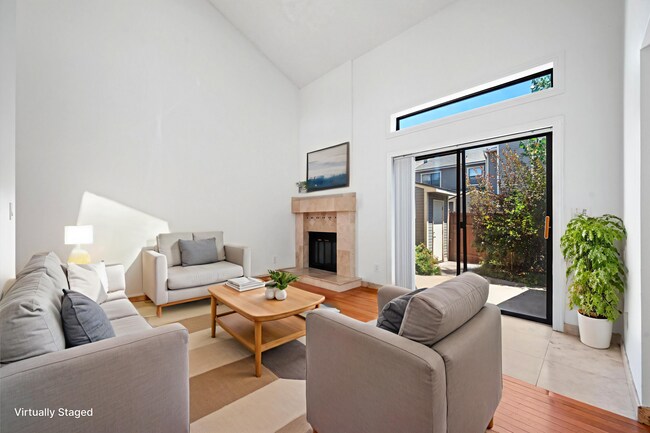 Building Photo - Beautiful 2 Bed, 2 Bath Townhome | Vaulted Ceilings, Private Courtyard & Fireplace