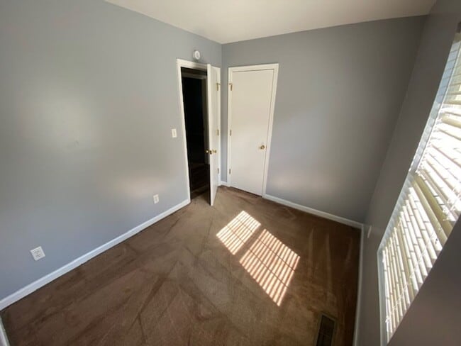 Building Photo - Rural & Adorable Rancher for Rent on large lot!