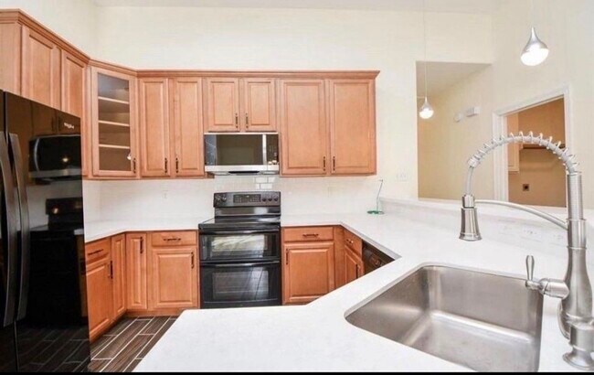 Building Photo - 12755 Mill Ridge Dr