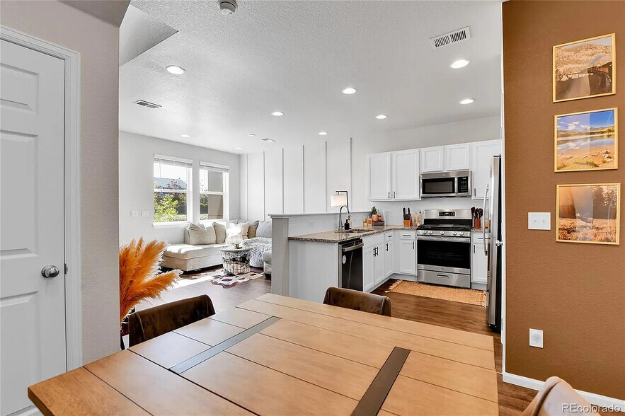 Building Photo - 6459 N Dunkirk St