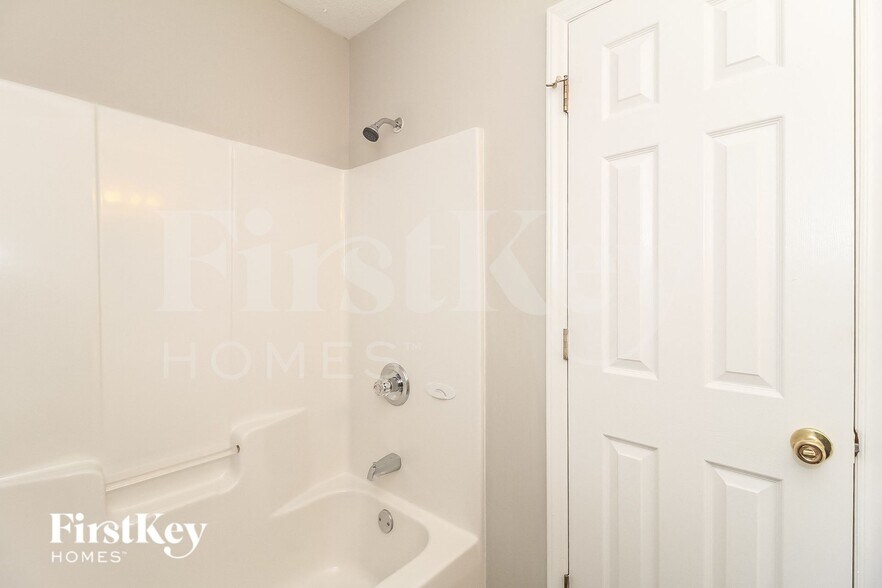 Building Photo - 2200 Emerald Creek Ct