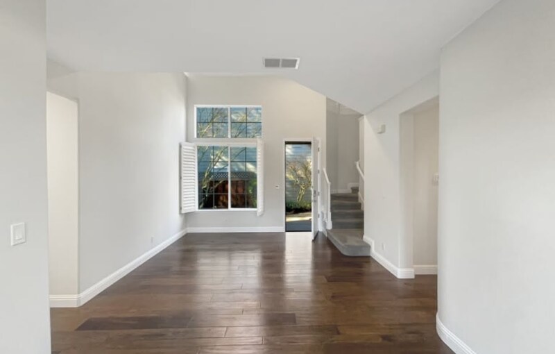 Building Photo - 2060 E Sierra Madre Ave