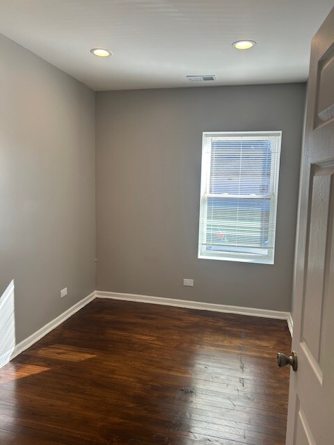 Building Photo - 6016 W Wabansia Ave