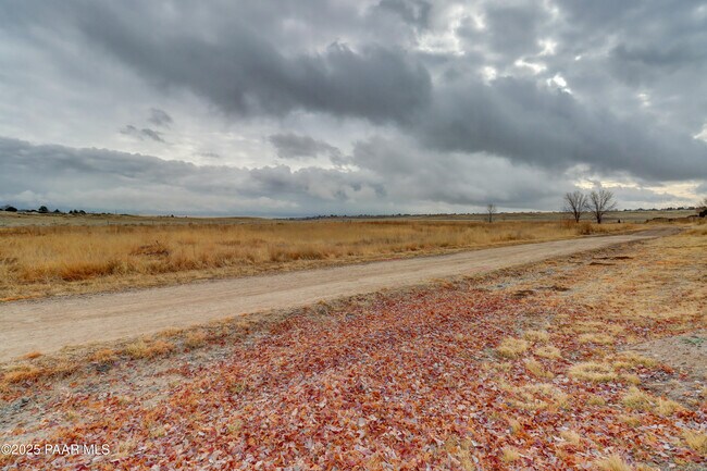 Building Photo - 5819 N Bronco Ln