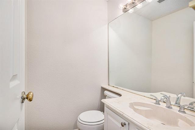 Building Photo - 8201 Cloverglen Ln