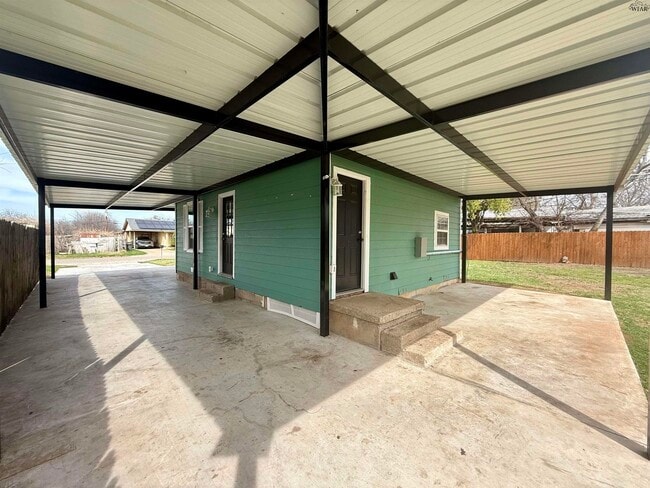 Building Photo - 1603 Oceola Ave